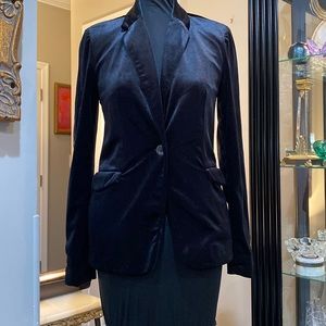 BLANK NYC black velvet fitted jacket w 1 button closure Quiet Luxury! EUC Small